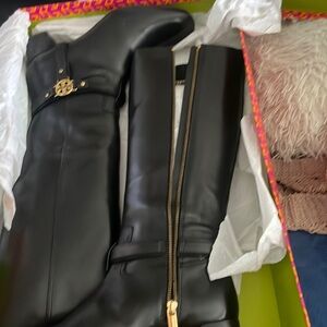 Brand new never worn size 11 Donovan-Veg Leather. Retails: $525.00
